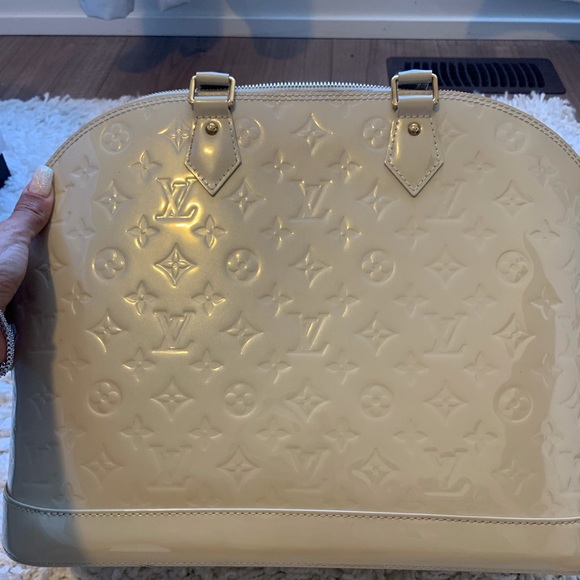 LV Alma GM Monogram Vernis Blanc Coral Handbag - Picture 3 of 8